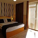 Six Hotel