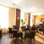 Six Hotel 3*