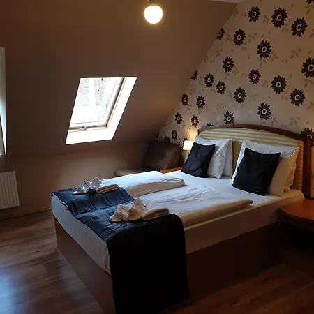 Six Hotel