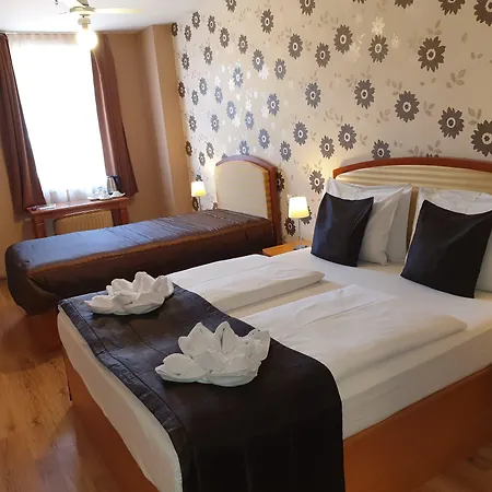 Six Hotel