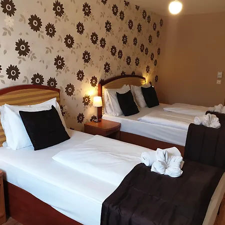 Six Hotel 3*