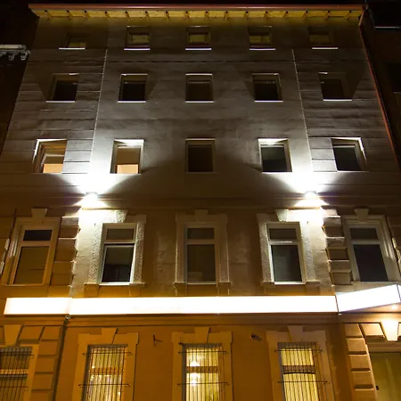Six Hotel