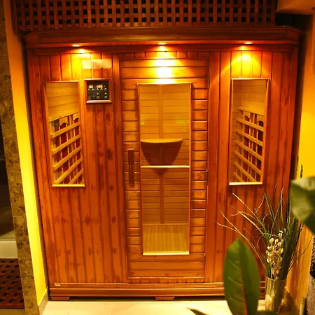 Hotel Six 3*