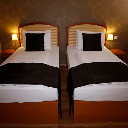 Six Hotel