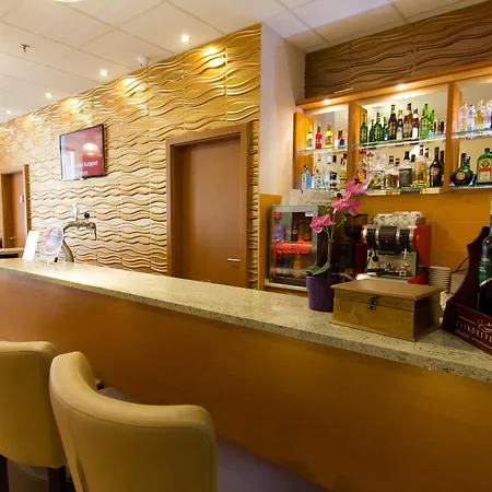 Hotel Six