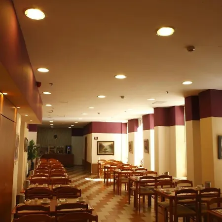 Six 酒店 3*