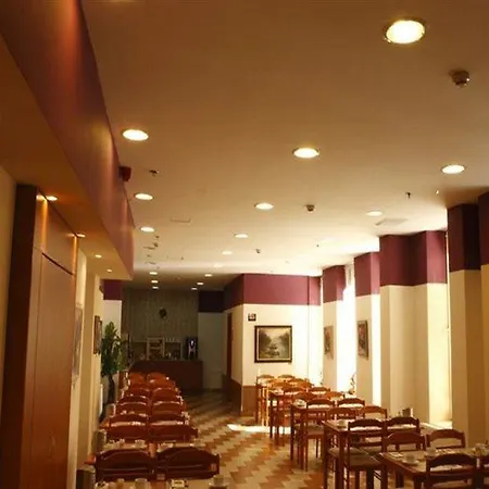 Hotel Six