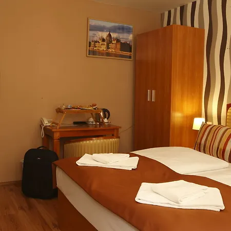 Hotel Six 3*
