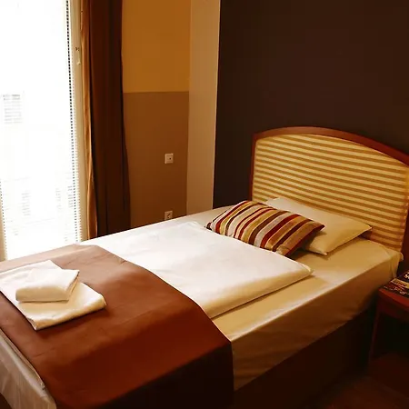 Six Hotel