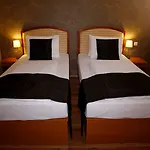 Six Hotel