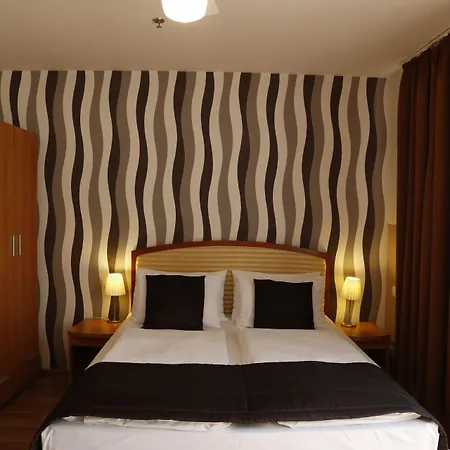 Hotel Six 3*
