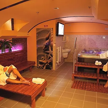 Hotel Six