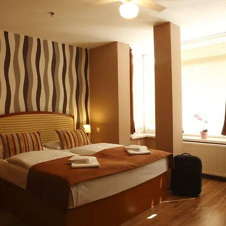Hotel Six 3*