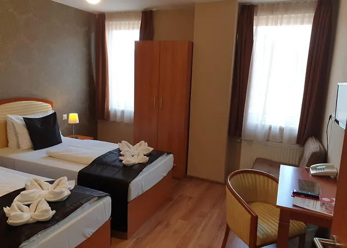 Six ホテル 3*