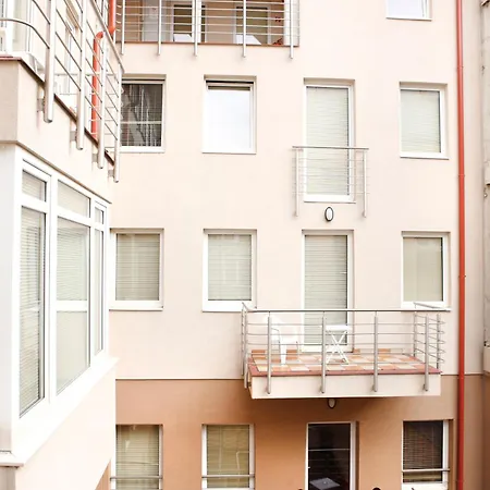 מלון Six 3*